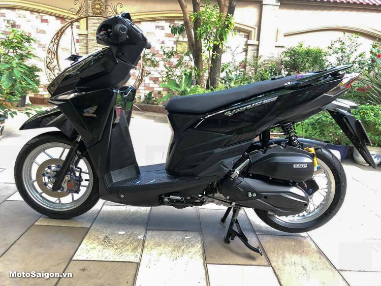 Ấn tượng Honda Vario 150 đen tuyền lên đồ chơi hàng hiệu