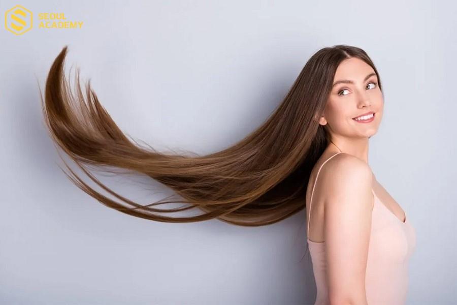 Sử dụng các sản phẩm dưỡng tóc phù hợp từ bên ngoài giúp tóc chắc khỏe, nhanh dài hơn