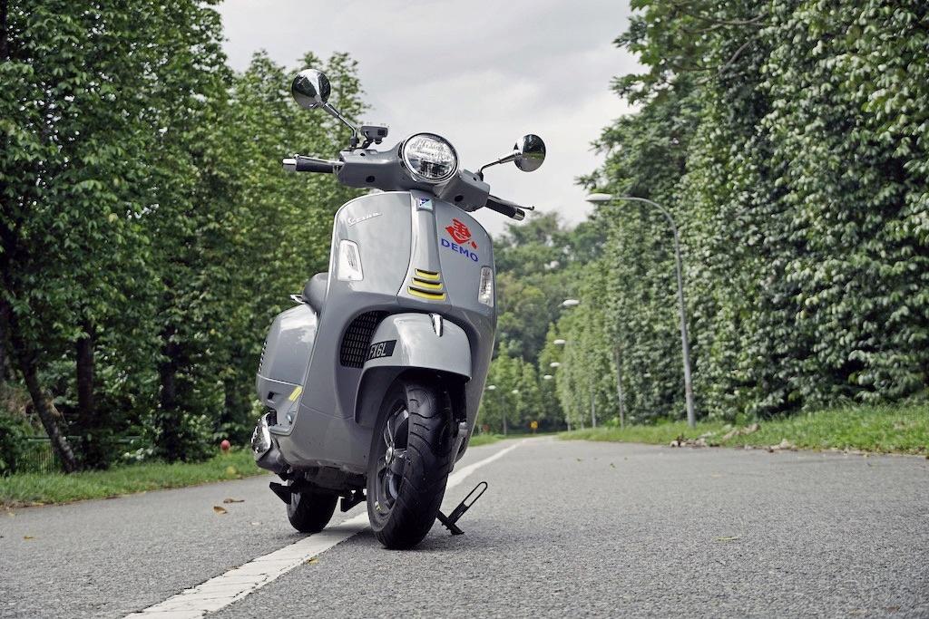 Vespa GTS 300 in Singapore