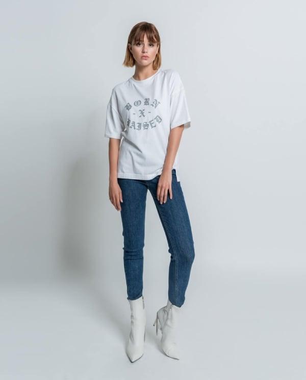 Áo thun form rộng phối với quần jeans